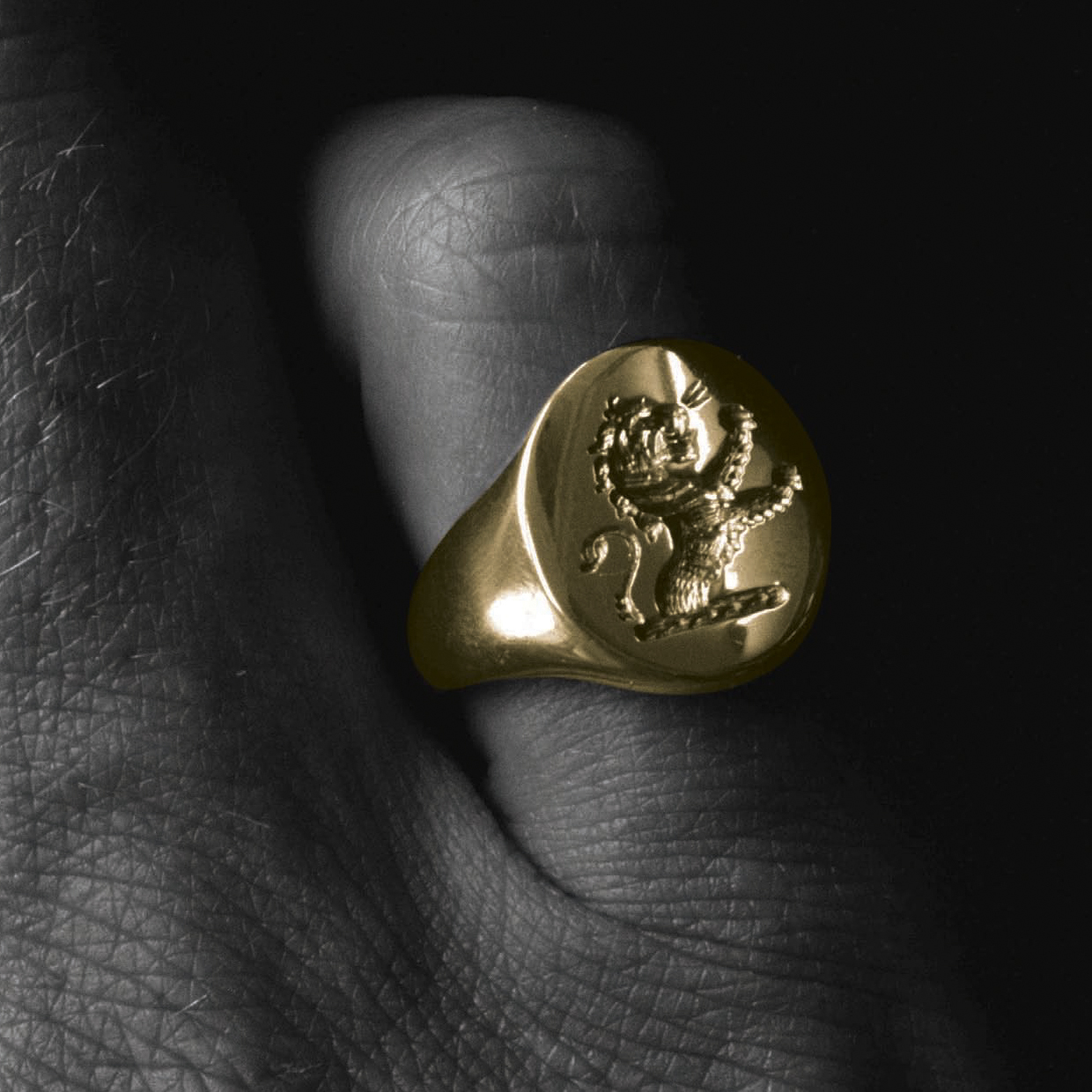 Rebus gold oval signet ring