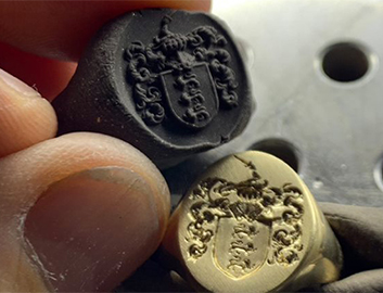 Gold signet ring with traditional coat of arms engraving